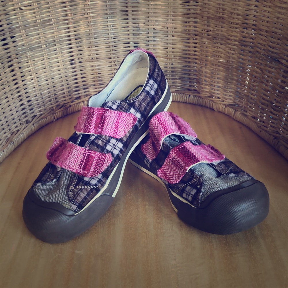 Keen Vulcanized Canvas Sneakers Size 7